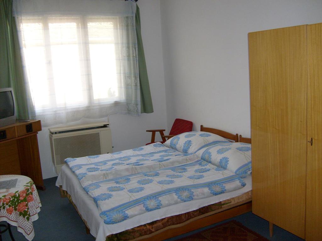 Tóth Magánszállás Hajdúszoboszló Habitación foto